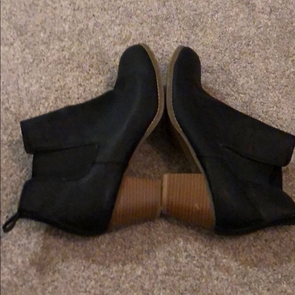 Black simple elegant bootie - Picture 3 of 3